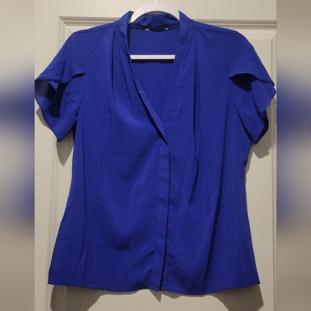 Short sleeve blue blouse